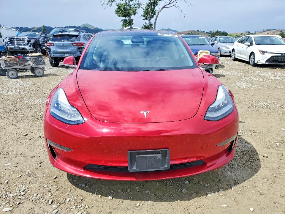 50192136 :رقم المزاد ، 5YJ3E1EA8JF047513 vin ، 2018 Tesla Model 3 مزاد بيع