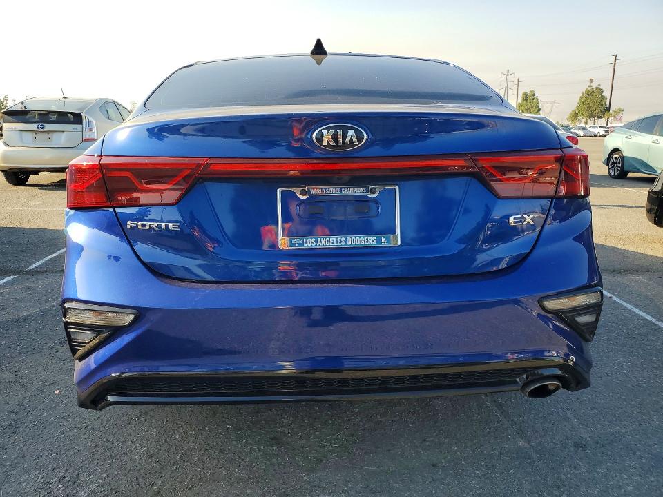 48873216 :رقم المزاد ، 3KPF54AD7ME387406 vin ، 2021 Kia Forte مزاد بيع