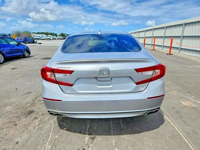 49486016 :رقم المزاد ، 1HGCV1F35JA025303 vin ، 2018 Honda Accord مزاد بيع