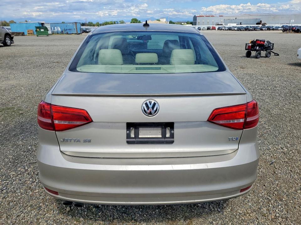 49471956 :رقم المزاد ، 3VWLA7AJ0FM403649 vin ، 2015 Volkswagen Jetta مزاد بيع