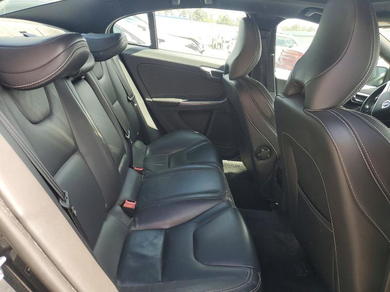 41631096 :رقم المزاد ، YV1612TD9F2306557 vin ، 2015 Volvo S60 مزاد بيع