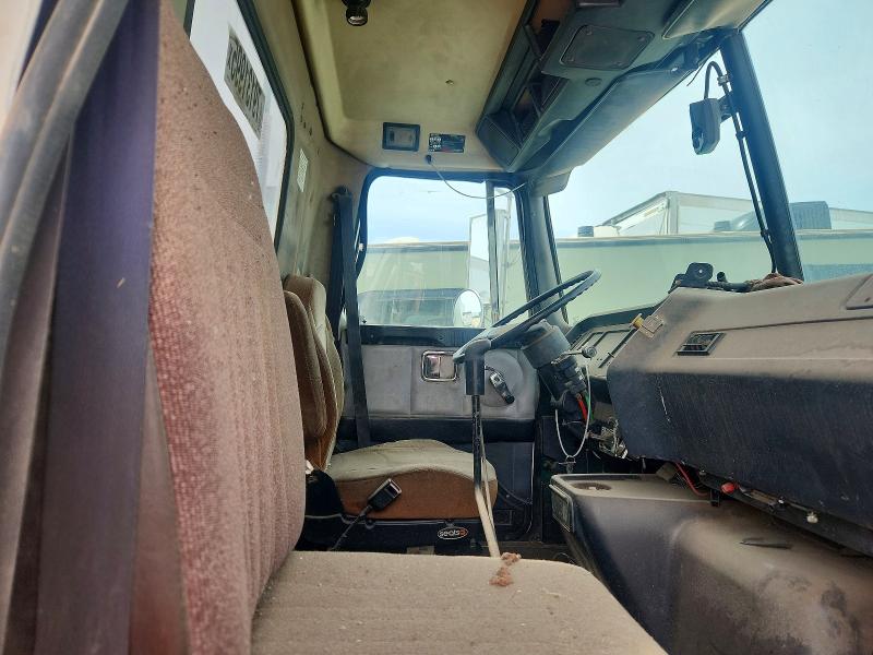 1996 Volvo Wg მანქანა იყიდება აუქციონზე, vin: 4V4JBAPE4TR844018, აუქციონის ნომერი: 79131995