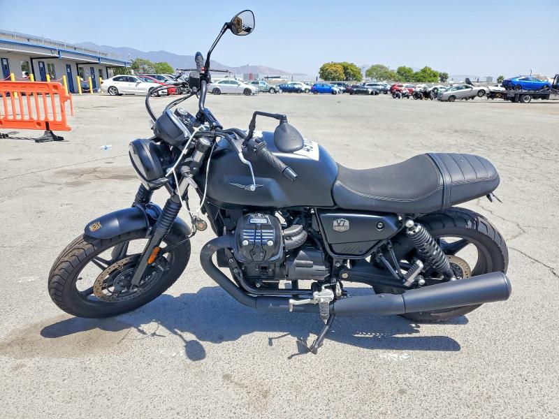 49185676 :رقم المزاد ، ZGUKZUA09MM000319 vin ، 2021 Moto Guzzi V7 مزاد بيع