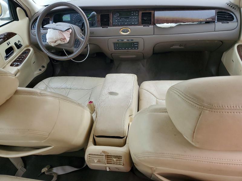 48852456 :رقم المزاد ، 1LNFM83W3WY682133 vin ، 1998 Lincoln Town Car مزاد بيع
