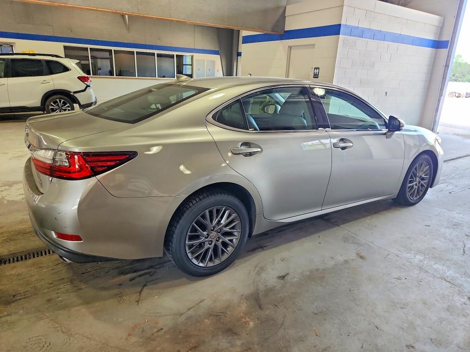 51240636 :رقم المزاد ، 58ABK1GG7JU098938 vin ، 2018 Lexus Es مزاد بيع