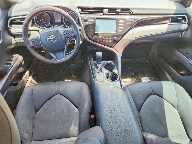 50329866 :رقم المزاد ، 4T1B11HK3JU580688 vin ، 2018 Toyota Camry مزاد بيع
