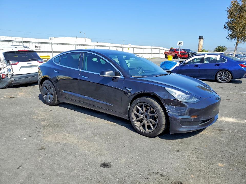 51858356 :رقم المزاد ، 5YJ3E1EA7JF057742 vin ، 2018 Tesla Model 3 مزاد بيع