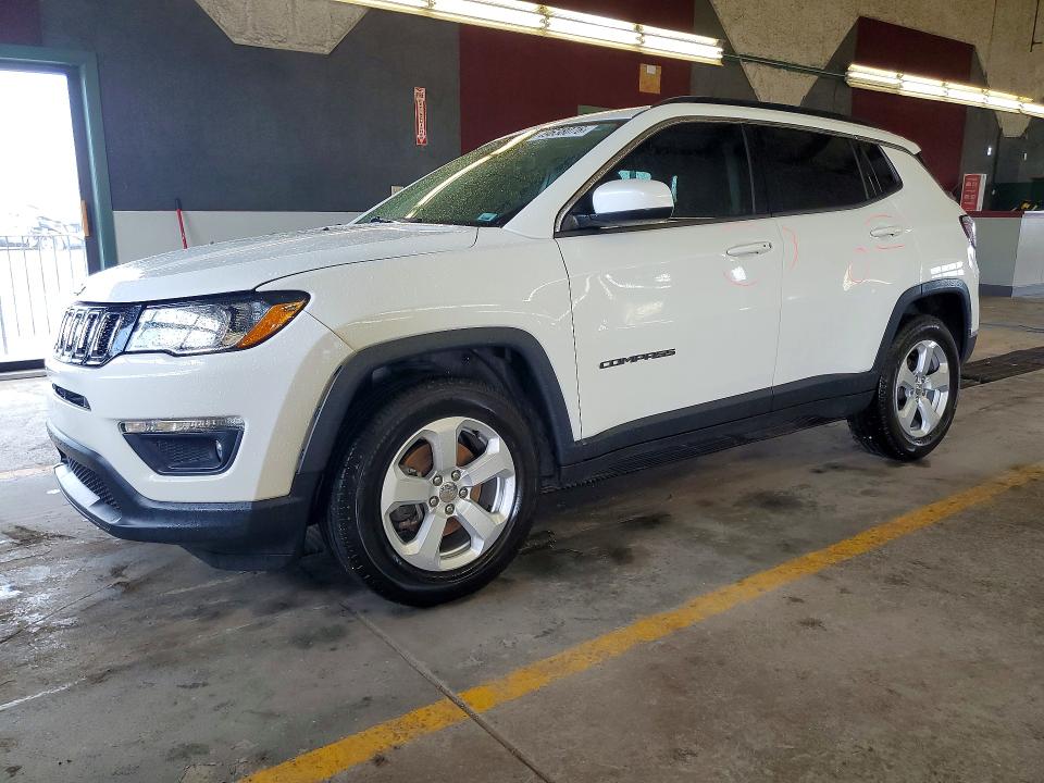 49638076 :رقم المزاد ، 3C4NJDBB2JT349822 vin ، 2018 Jeep Compass مزاد بيع