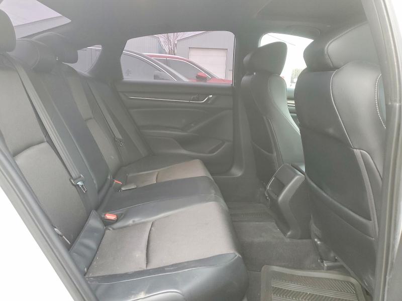 49215436 :رقم المزاد ، 1HGCV1F34JA801369 vin ، 2018 Honda Accord مزاد بيع