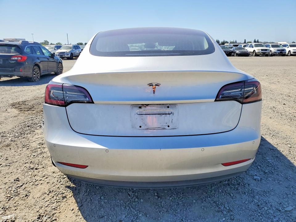 51986296 :رقم المزاد ، 5YJ3E1EA4JF014234 vin ، 2018 Tesla Model 3 مزاد بيع