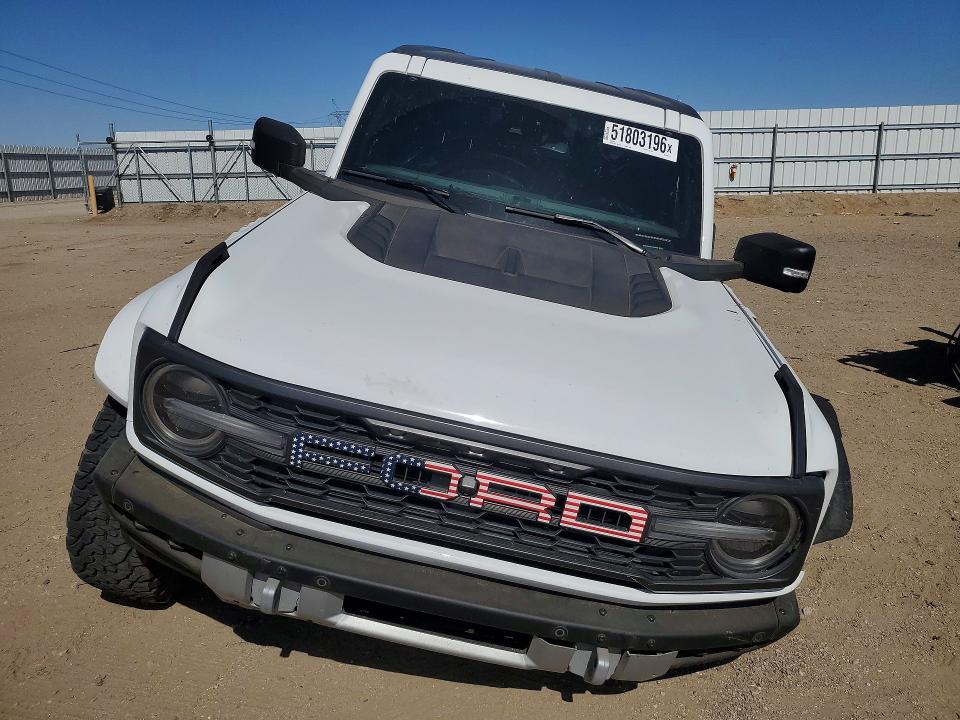Продажа на аукционе авто 2024 Ford Bronco, vin: 1FMEE0RR6RLA48358, номер лота: 51803196