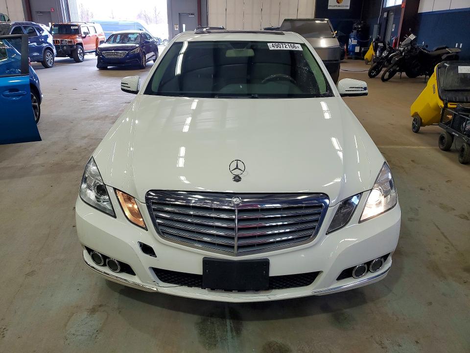 49072166 :رقم المزاد ، WDDHF8HB4BA379254 vin ، 2011 Mercedes-benz E مزاد بيع