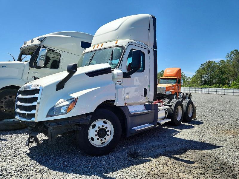 Продаж на аукціоні авто 2020 Freightliner Cascadia 126, vin: 3AKJHLFG2LSLX8677, номер лоту: 76459285