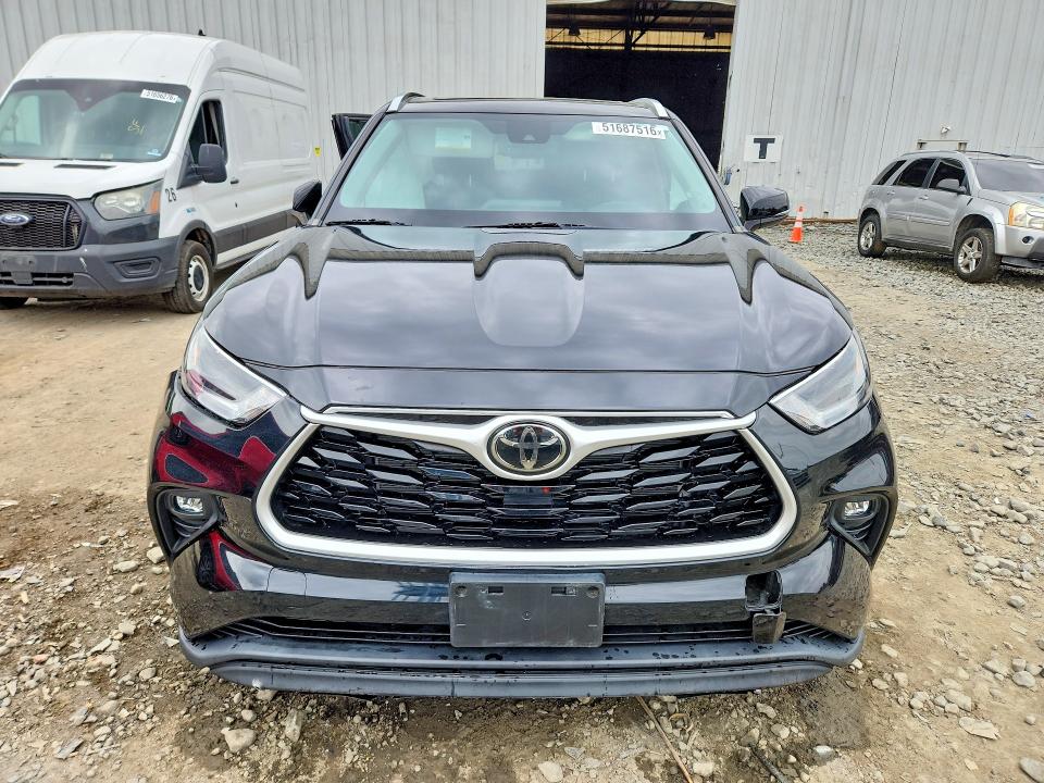 51687516 :رقم المزاد ، 5TDGZRBHXMS132634 vin ، 2021 Toyota Highlander مزاد بيع
