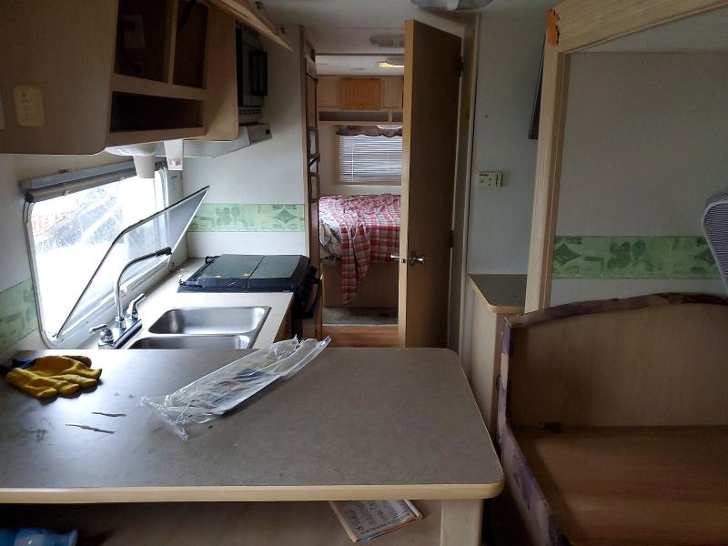 48491246 :رقم المزاد ، 4X4TSVD284L030040 vin ، 2004 Forest River Surveyor مزاد بيع