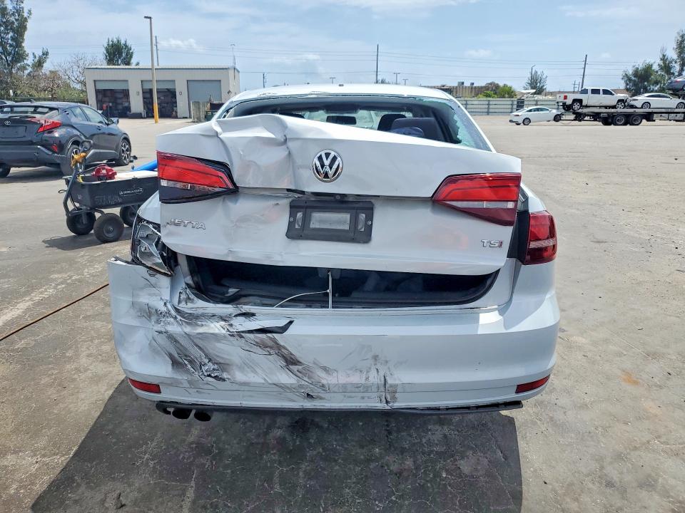 49786276 :رقم المزاد ، 3VW2B7AJXJM260243 vin ، 2018 Volkswagen Jetta مزاد بيع