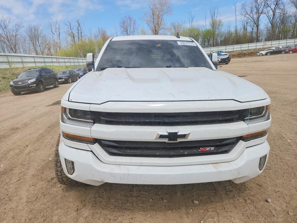 Продаж на аукціоні авто 2018 Chevrolet Silverado, vin: 1GCVKREC4JZ110618, номер лоту: 50879776