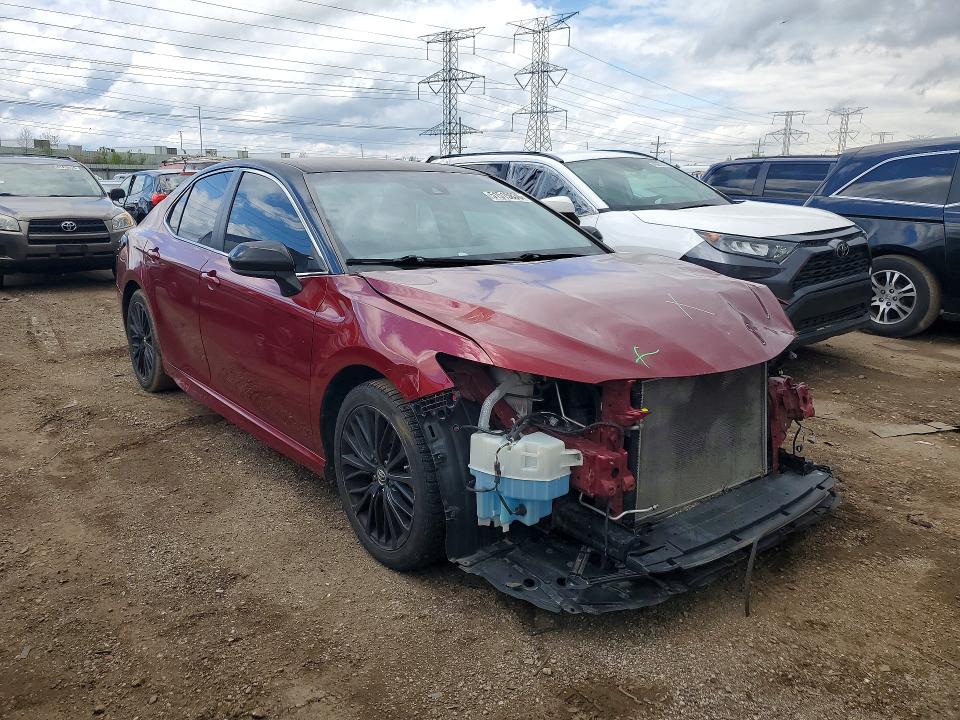 51515836 :رقم المزاد ، 4T1B11HKXJU658626 vin ، 2018 Toyota Camry مزاد بيع