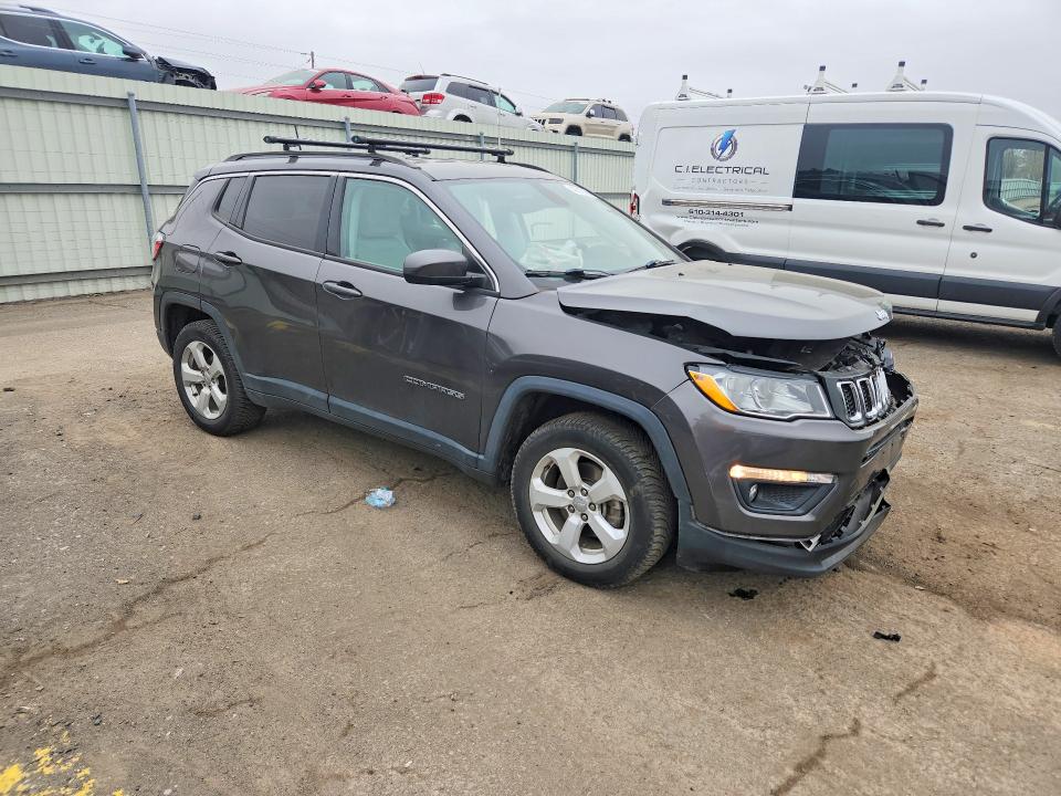 49215986 :رقم المزاد ، 3C4NJDBB2JT480247 vin ، 2018 Jeep Compass مزاد بيع