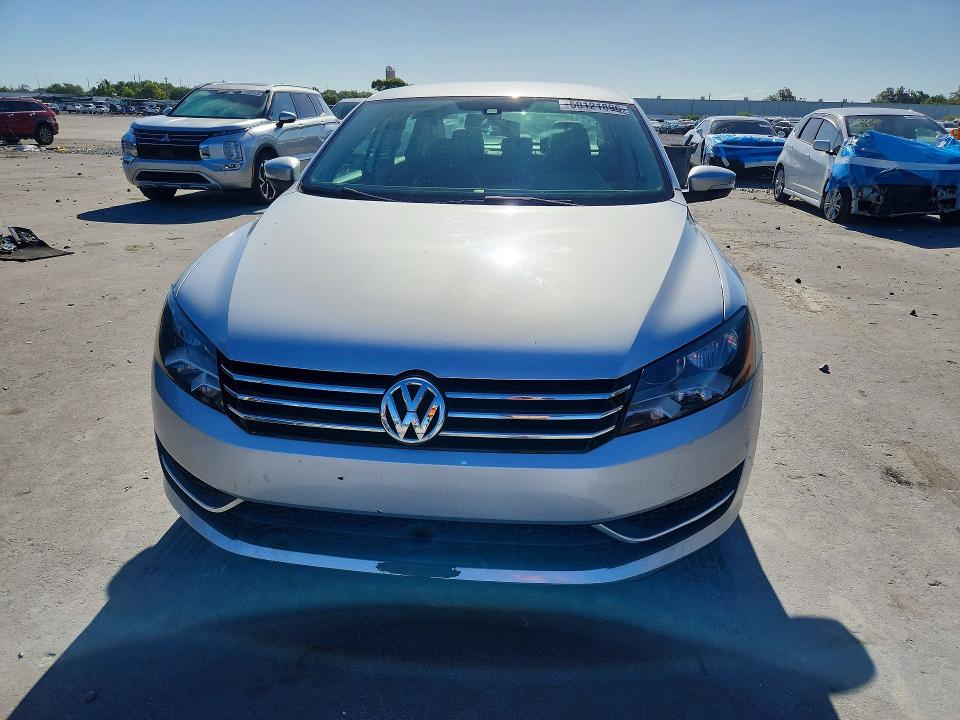 50121896 :رقم المزاد ، 1VWBH7A31DC129241 vin ، 2013 Volkswagen Passat مزاد بيع