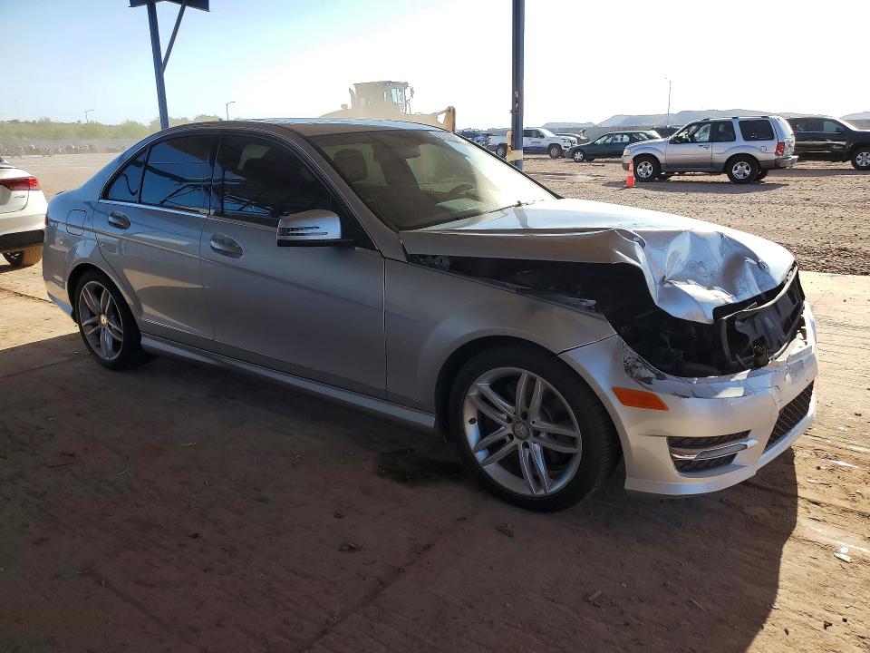 Продаж на аукціоні авто 2013 Mercedes-benz C, vin: WDDGF8AB7DG121025, номер лоту: 49955466