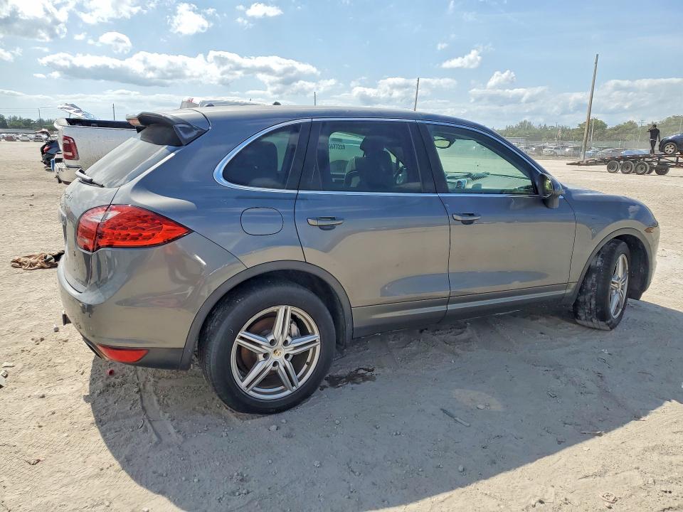 51449126 :رقم المزاد ، WP1AB2A20BLA42999 vin ، 2011 Porsche Cayenne مزاد بيع