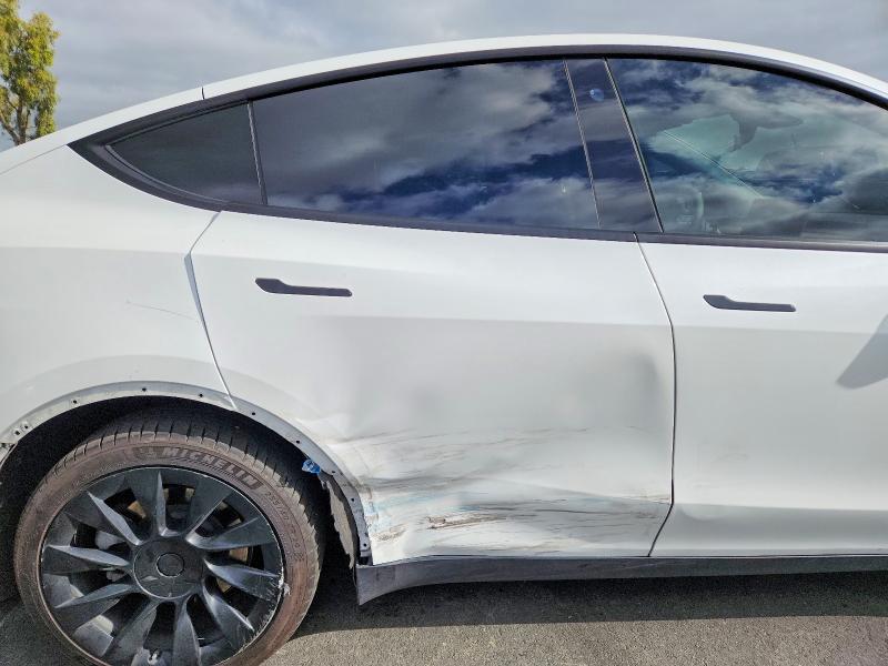 49137226 :رقم المزاد ، 5YJYGDEE5MF229307 vin ، 2021 Tesla Model Y مزاد بيع