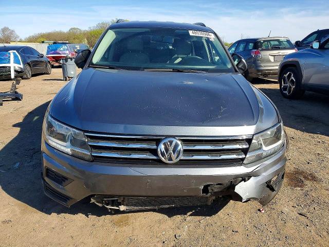 48930506 :رقم المزاد ، 3VV0B7AX4JM106093 vin ، 2018 Volkswagen Tiguan مزاد بيع