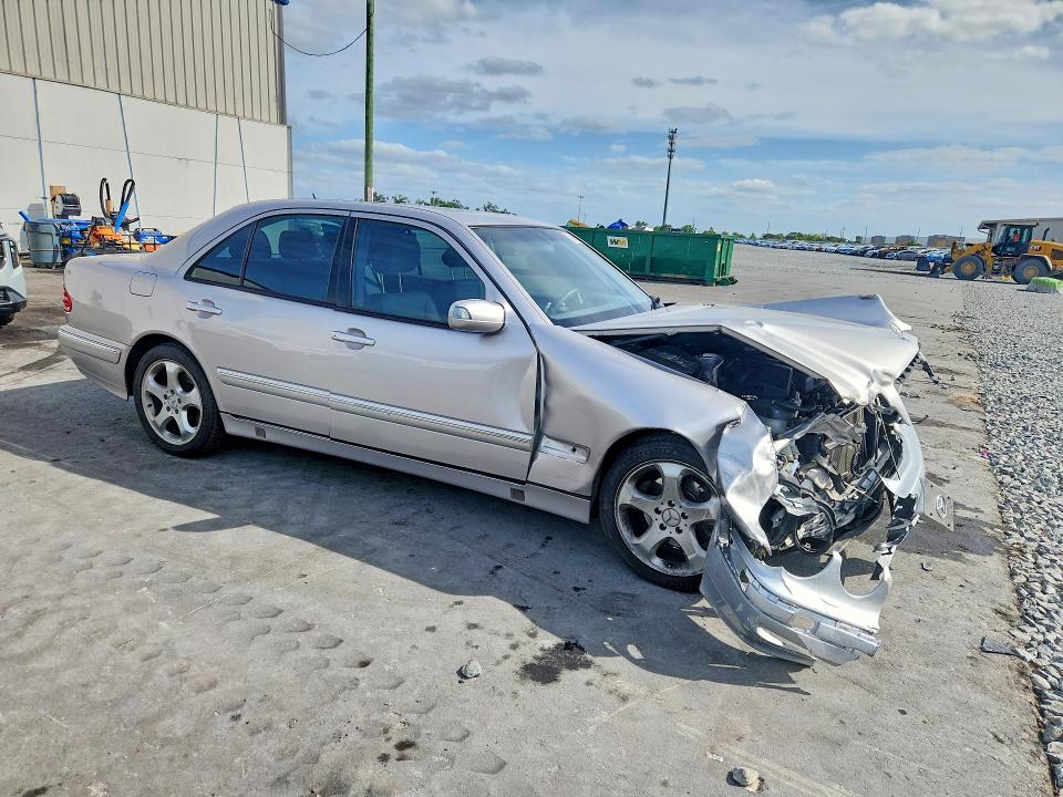50698806 :رقم المزاد ، WDBJF65JX2B494963 vin ، 2002 Mercedes-benz E مزاد بيع
