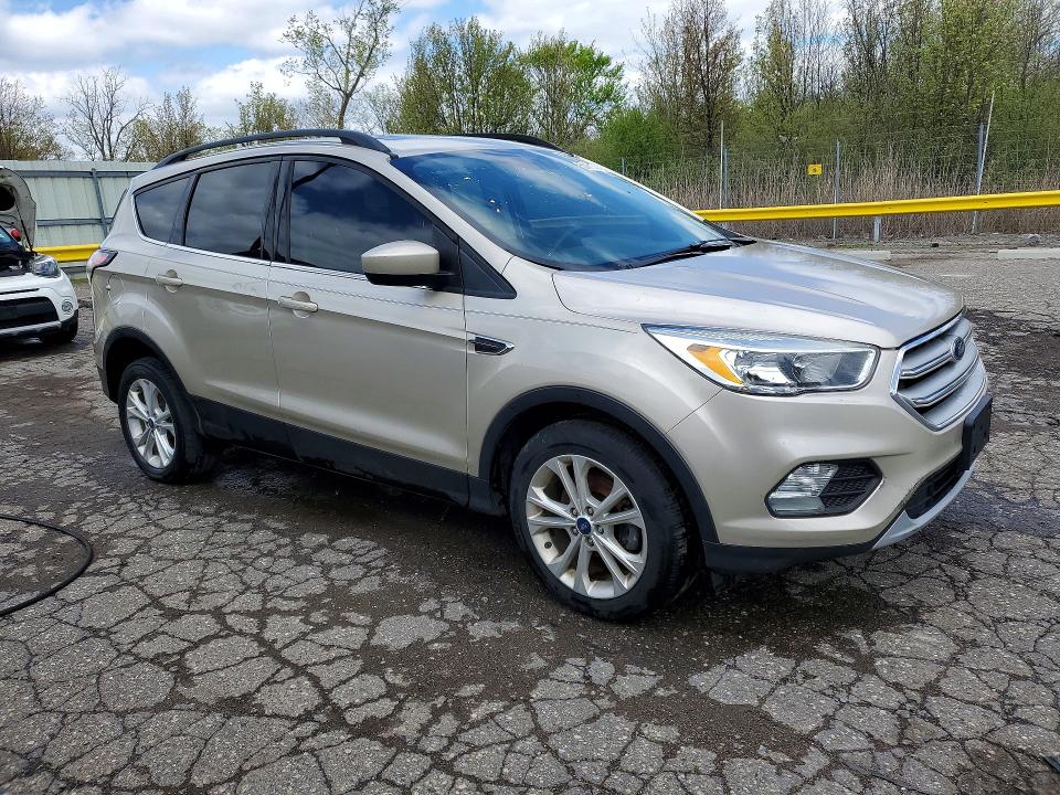 51116046 :رقم المزاد ، 1FMCU0GD8JUB61888 vin ، 2018 Ford Escape مزاد بيع