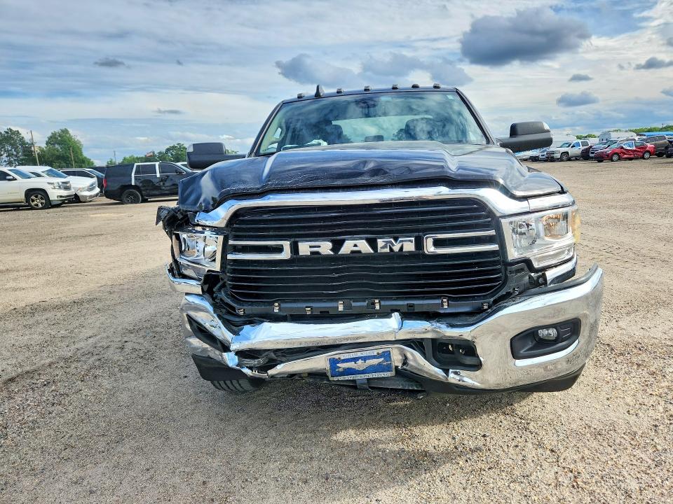51786946 :رقم المزاد ، 3C6UR4DLXKG631816 vin ، 2019 Ram 2500 مزاد بيع