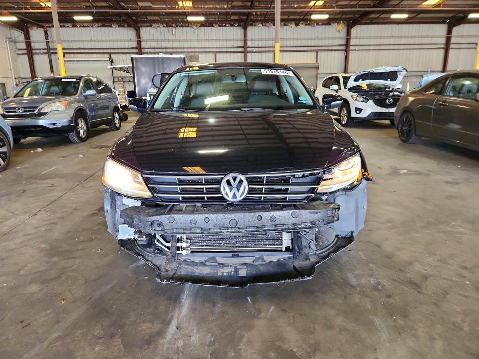 51676146 :رقم المزاد ، 3VWDB7AJXJM206160 vin ، 2018 Volkswagen Jetta مزاد بيع