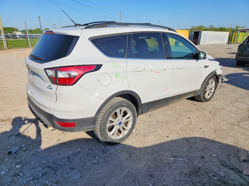 50736816 :رقم المزاد ، 1FMCU9G93HUD45792 vin ، 2017 Ford Escape مزاد بيع