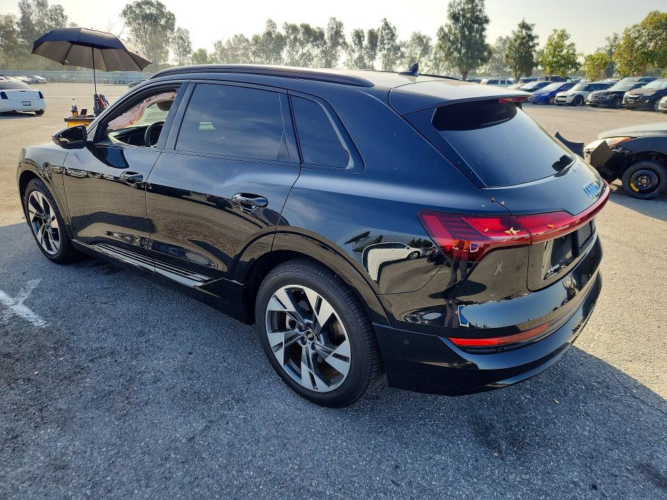 50128526 :رقم المزاد ، WA1AABGE4NB022555 vin ، 2022 Audi E-tron مزاد بيع