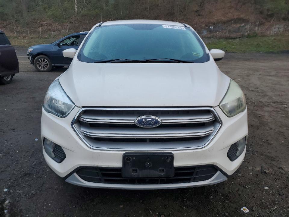 2017 Ford Escape მანქანა იყიდება აუქციონზე, vin: 1FMCU9GD9HUD99067, აუქციონის ნომერი: 51189126