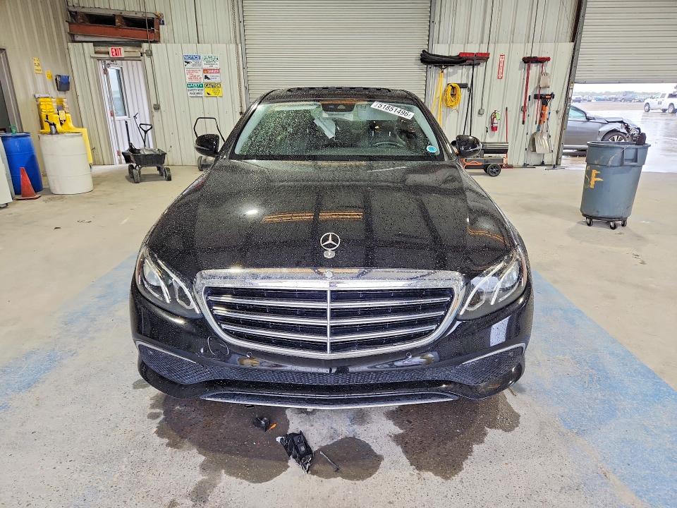 51851496 :رقم المزاد ، WDDZF4JB2JA428425 vin ، 2018 Mercedes-benz E مزاد بيع