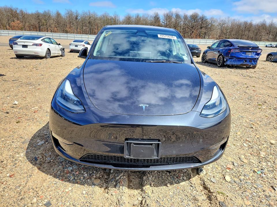 49575636 :رقم المزاد ، 7SAYGAEE4RF994761 vin ، 2024 Tesla Model Y مزاد بيع