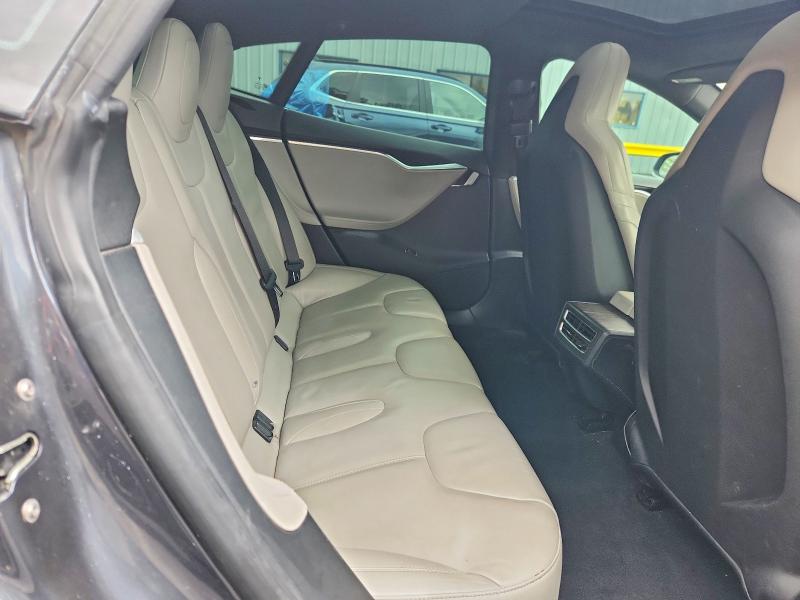 50784926 :رقم المزاد ، 5YJSA1E26GF133167 vin ، 2016 Tesla Model S مزاد بيع