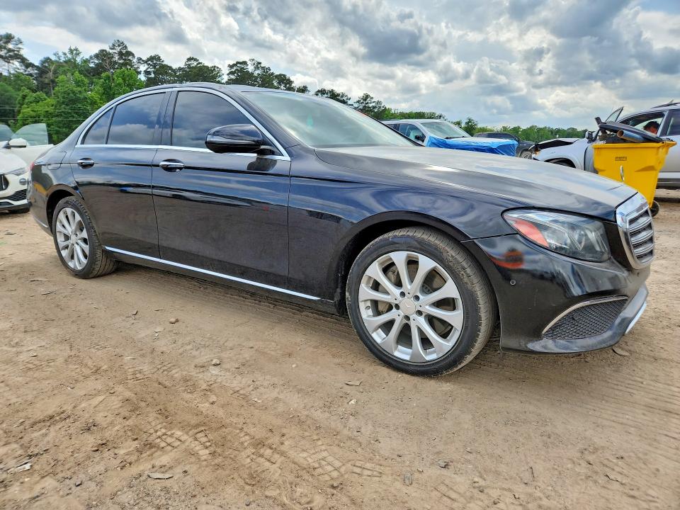 51110186 :رقم المزاد ، WDDZF4JB6HA103299 vin ، 2017 Mercedes-benz E مزاد بيع