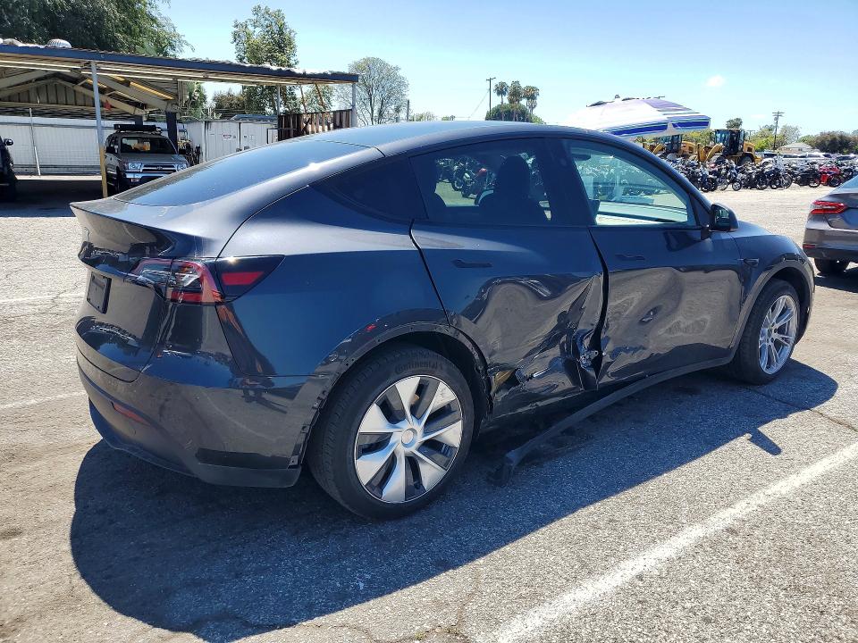 2024 Tesla Model Y მანქანა იყიდება აუქციონზე, vin: 7SAYGDEDXRF002874, აუქციონის ნომერი: 49754646