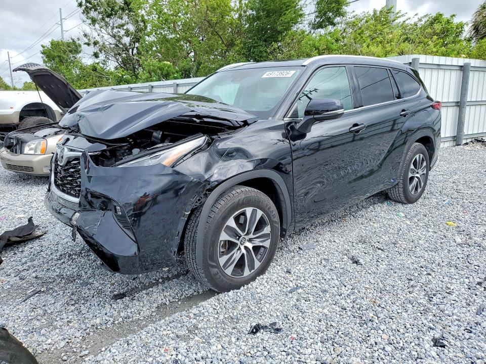 49173926 :رقم المزاد ، 5TDHZRAHXNS101598 vin ، 2022 Toyota Highlander مزاد بيع