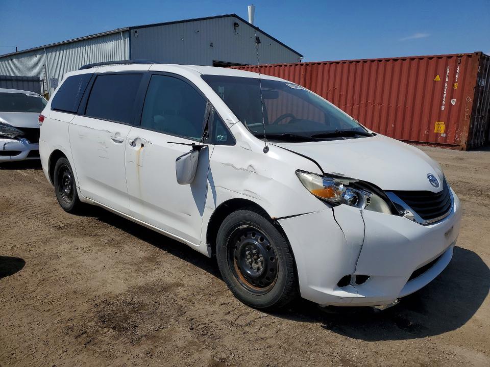 50826656 :رقم المزاد ، 5TDKK3DC9BS141481 vin ، 2011 Toyota Sienna مزاد بيع