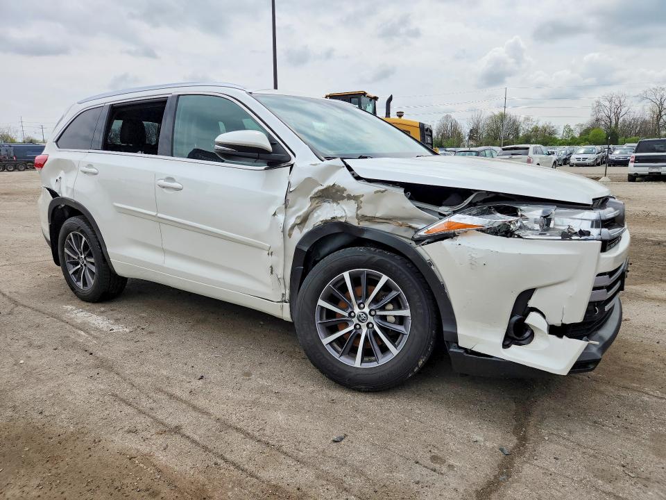 2018 Toyota Highlander მანქანა იყიდება აუქციონზე, vin: 5TDJZRFHXJS816028, აუქციონის ნომერი: 49889856