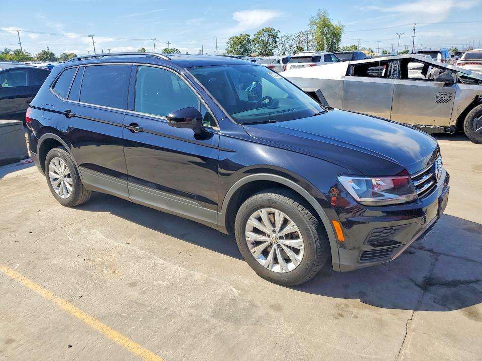 50320356 :رقم المزاد ، 3VV1B7AX3JM057893 vin ، 2018 Volkswagen Tiguan مزاد بيع