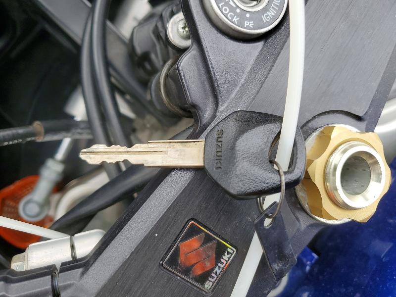 51125676 :رقم المزاد ، JS1GR7HA122104685 vin ، 2002 Suzuki Gsx-r750 مزاد بيع