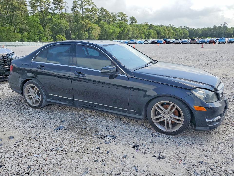 Продажа на аукционе авто 2013 Mercedes-benz C, vin: WDDGF4HB4DR270527, номер лота: 50296846