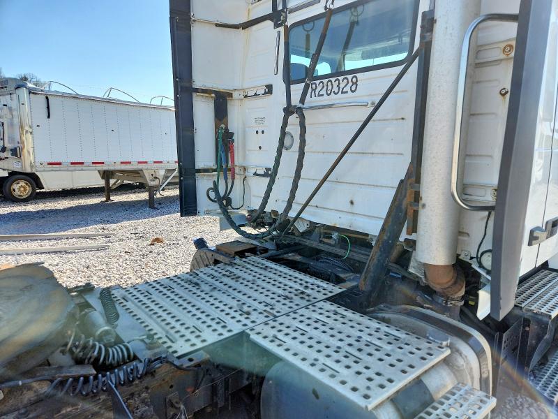 50617886 :رقم المزاد ، 4V4N39TG7JN892475 vin ، 2018 Volvo Vnl مزاد بيع