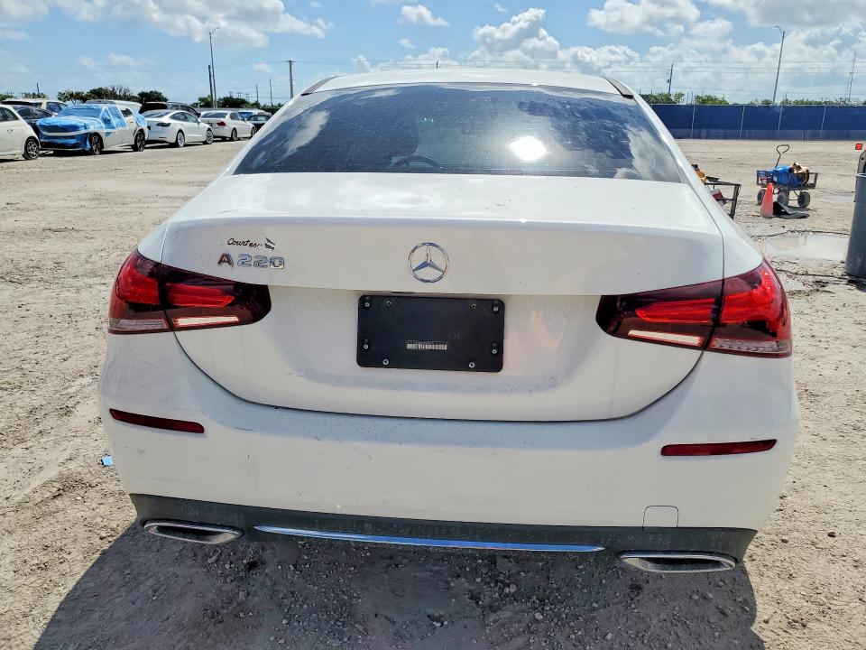 51643736 :رقم المزاد ، W1K3G4EB3MJ263647 vin ، 2021 Mercedes-benz A مزاد بيع