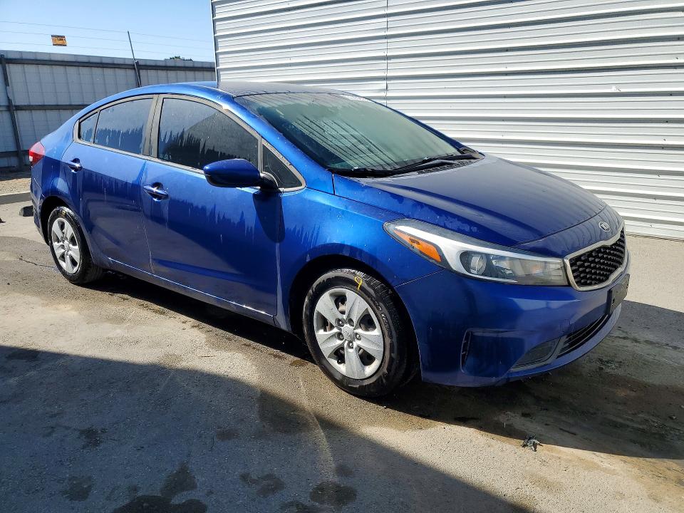 48632106 :رقم المزاد ، 3KPFL4A76JE247598 vin ، 2018 Kia Forte مزاد بيع