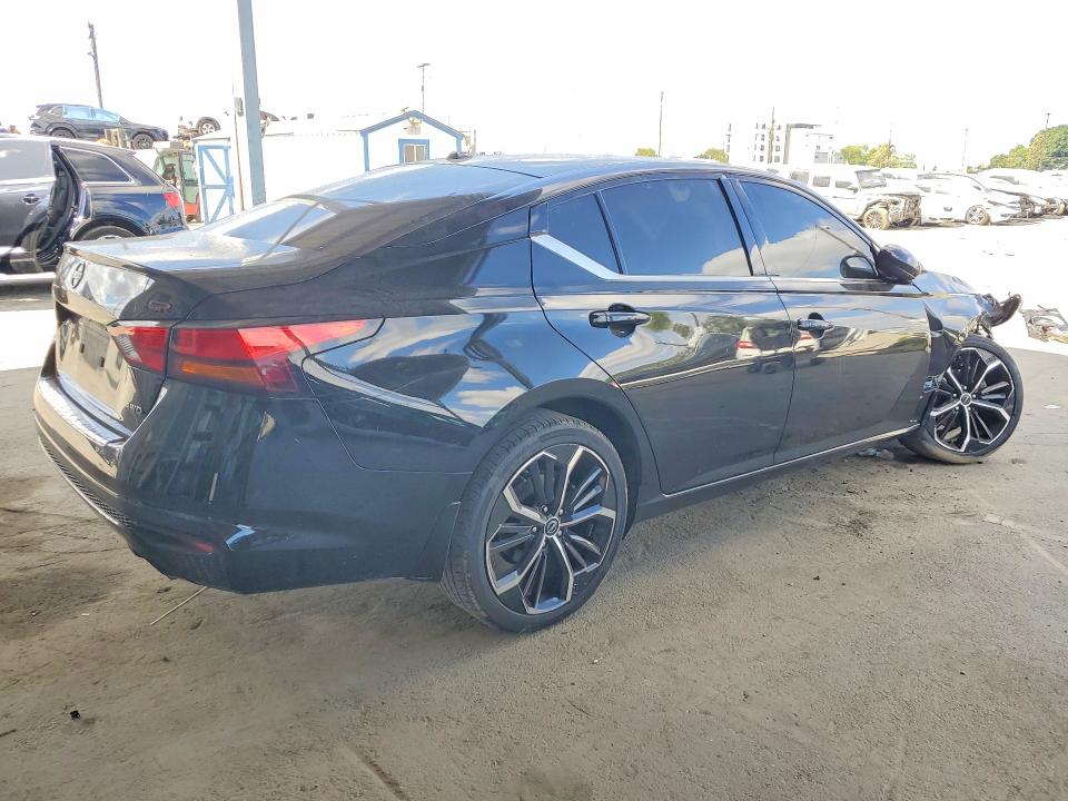 51173926 :رقم المزاد ، 1N4BL4CW1PN362347 vin ، 2023 Nissan Altima مزاد بيع